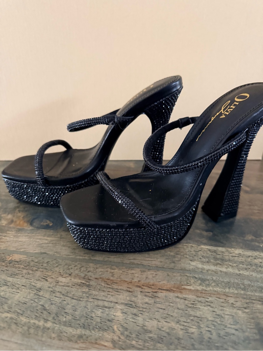 Platform Strappy High Heel Sandals in Black
